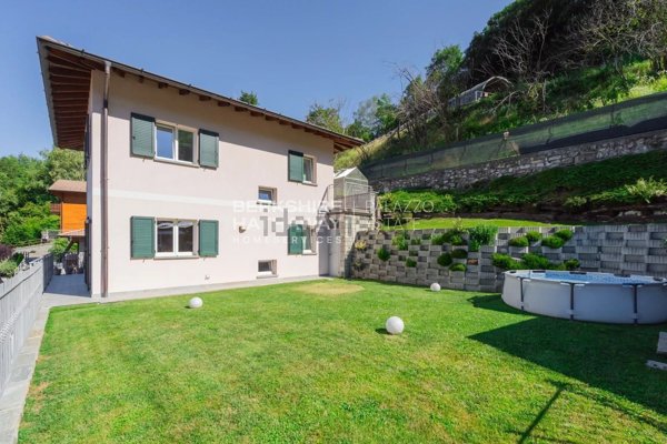 casa indipendente in vendita a Blessagno in zona Lura