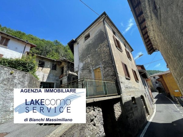 casa indipendente in vendita a Blessagno in zona Lura