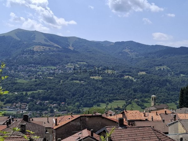 terreno in vendita a Blessagno in zona Lura