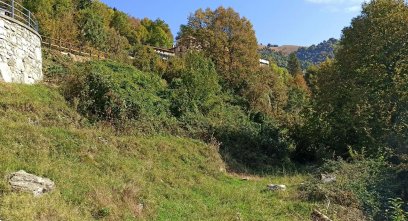 terreno in vendita a Blessagno in zona Lura