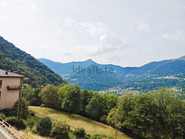 appartamento in vendita a Blessagno in zona Lura
