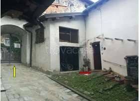 appartamento in vendita a Blessagno in zona Lura