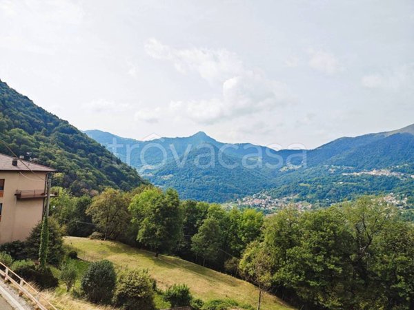 appartamento in vendita a Blessagno in zona Lura