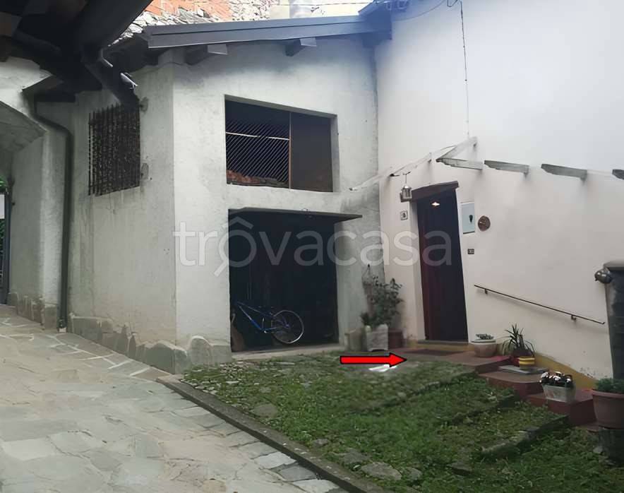 appartamento in vendita a Blessagno in zona Lura