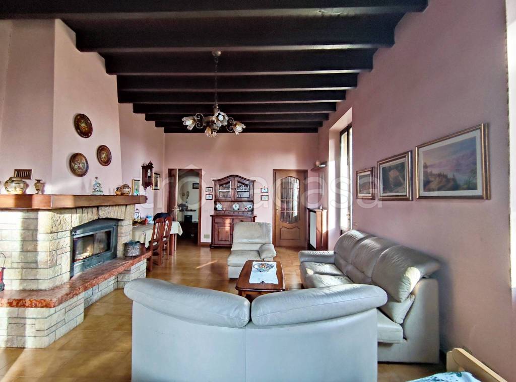 casa indipendente in vendita a Bregnano in zona San Giorgio