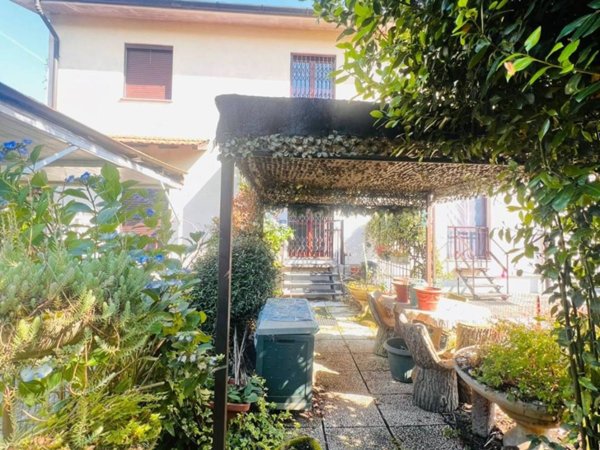 casa indipendente in vendita a Bregnano in zona Puginate