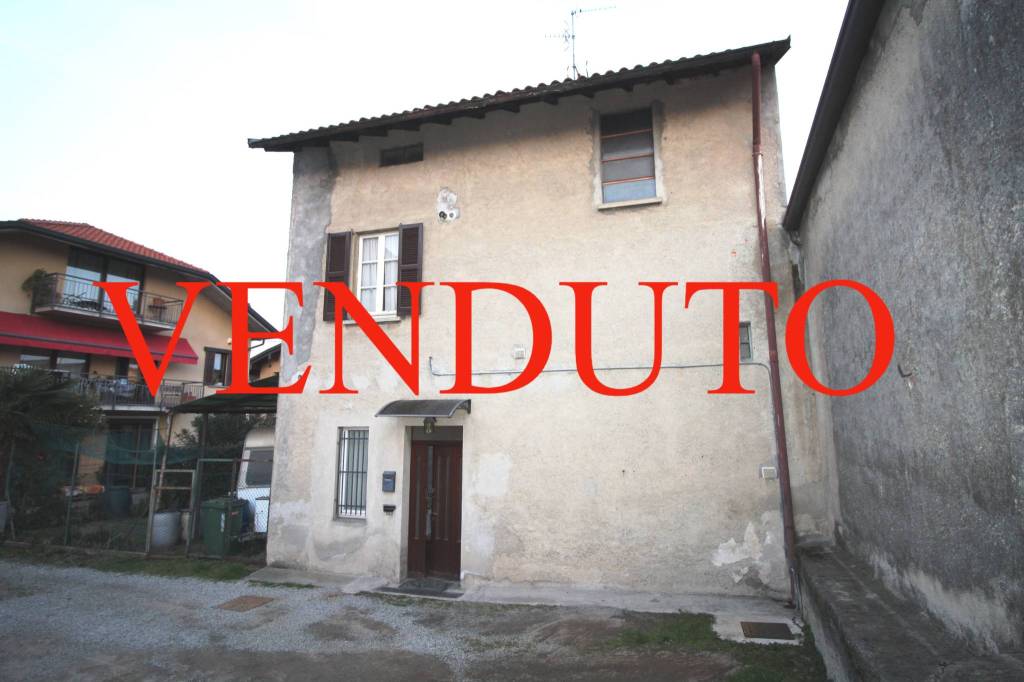 casa indipendente in vendita a Bregnano