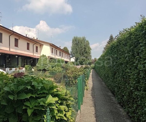 casa indipendente in vendita a Bregnano