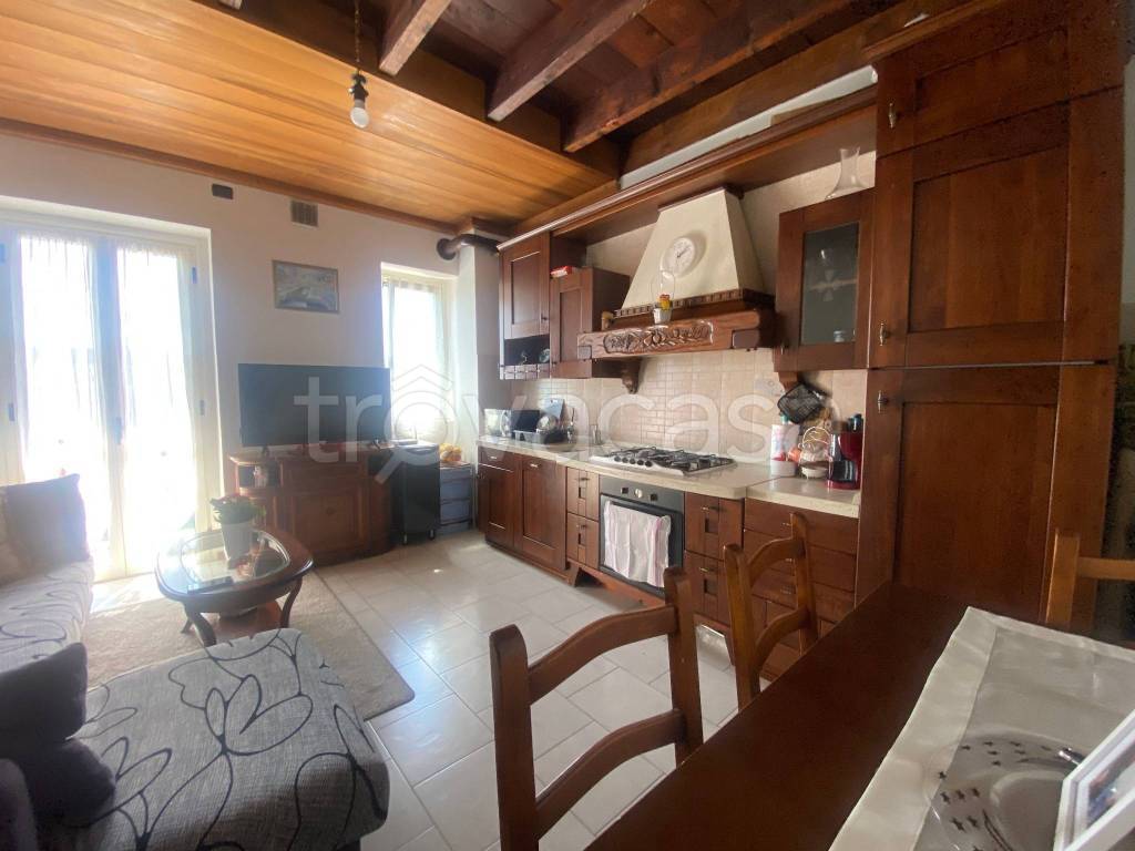 appartamento in vendita a Bregnano