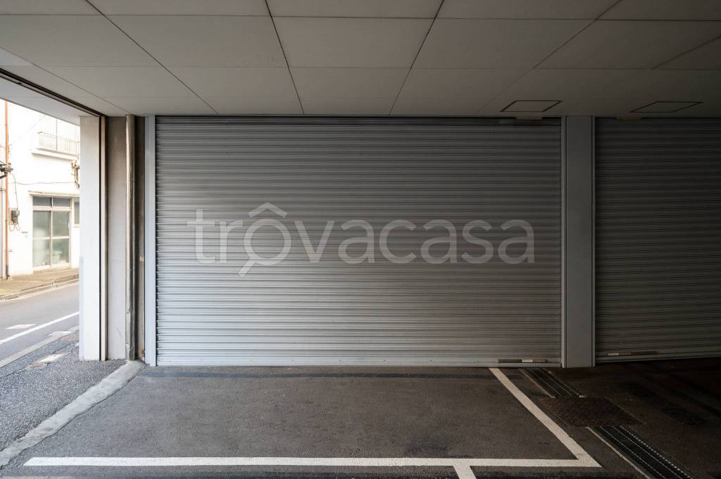 locale di sgombero in vendita a Bregnano