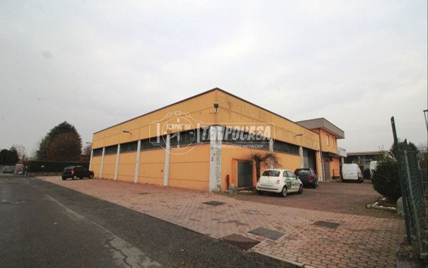 capannone in vendita a Bregnano