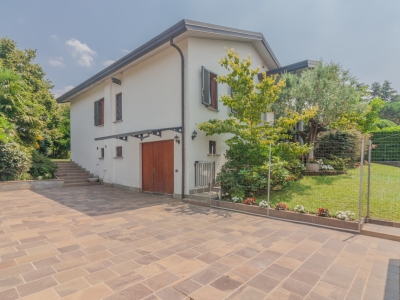 casa indipendente in vendita a Bregnano