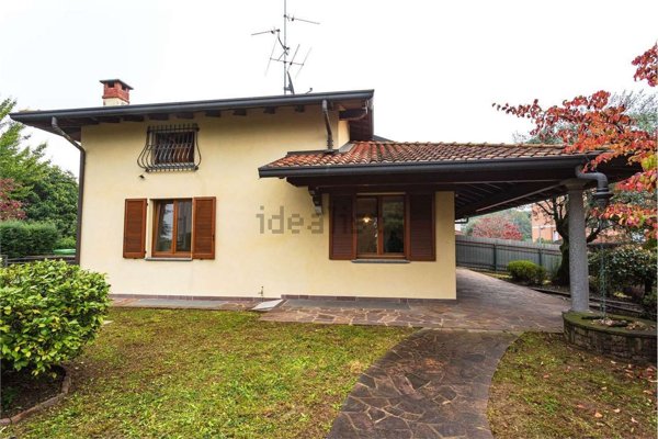 casa indipendente in vendita a Bregnano