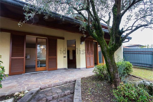 casa indipendente in vendita a Bregnano
