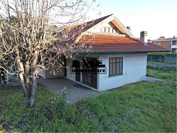 casa indipendente in vendita a Bregnano