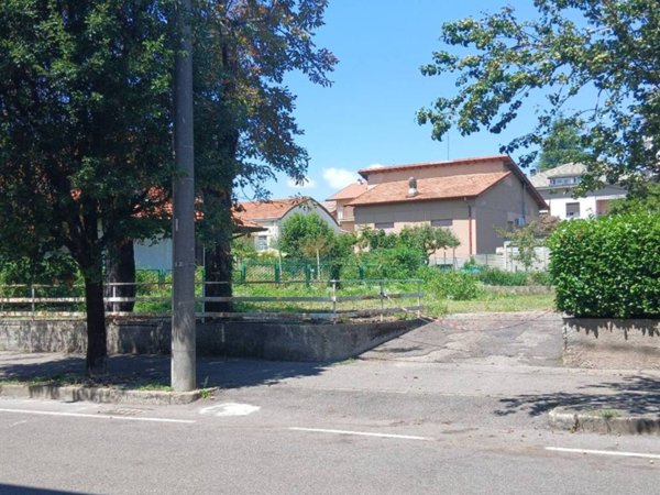 negozio in vendita a Bregnano in zona San Michele