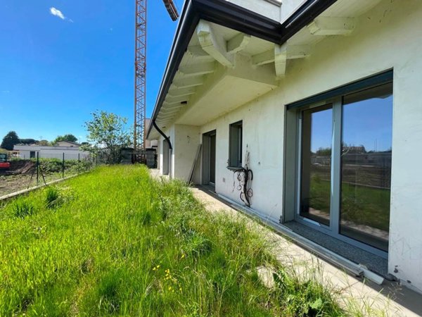 casa indipendente in vendita a Bregnano