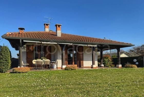 casa indipendente in vendita a Bregnano