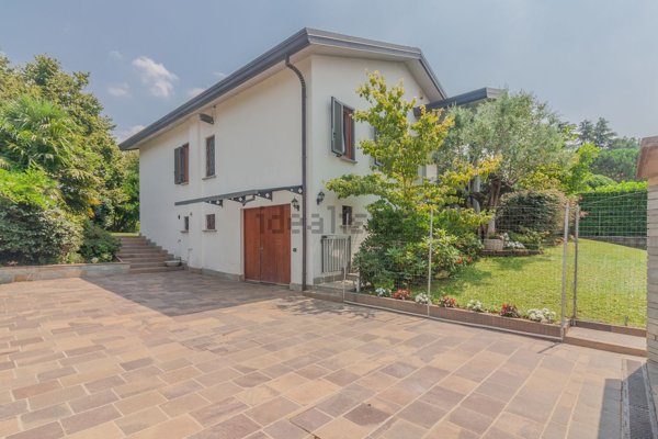 casa indipendente in vendita a Bregnano