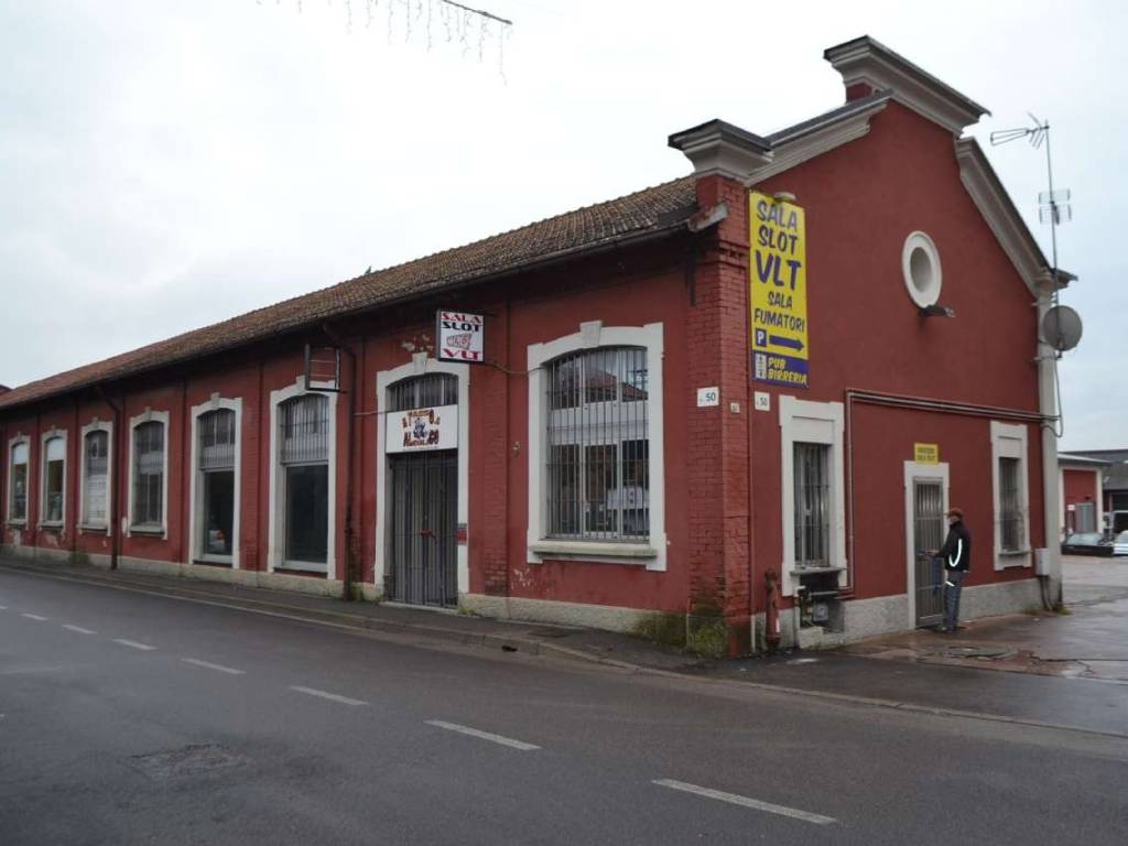 negozio in vendita a Bregnano