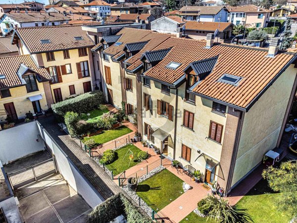 casa indipendente in vendita a Bregnano