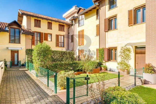 casa indipendente in vendita a Bregnano