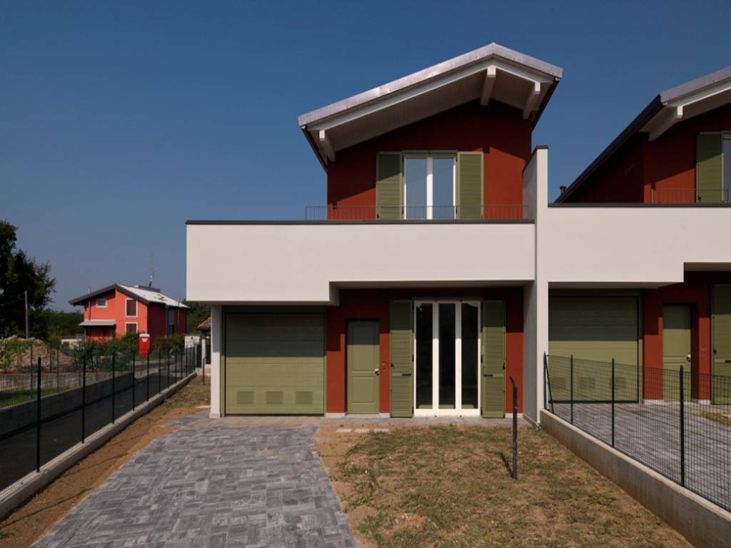 casa indipendente in vendita a Bregnano