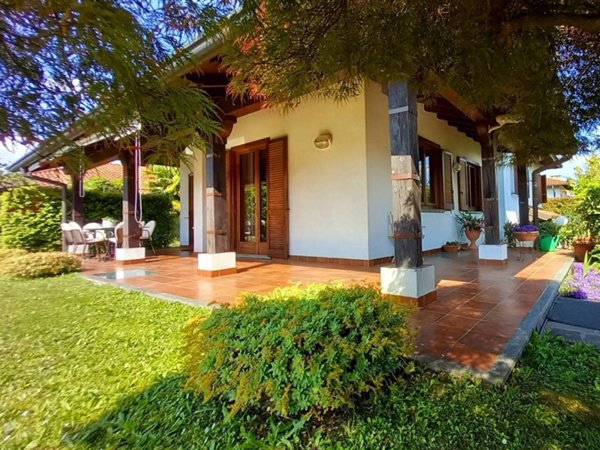 casa indipendente in vendita a Bregnano