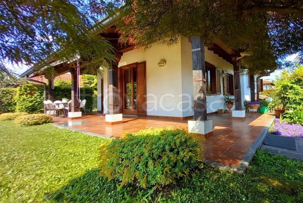 casa indipendente in vendita a Bregnano