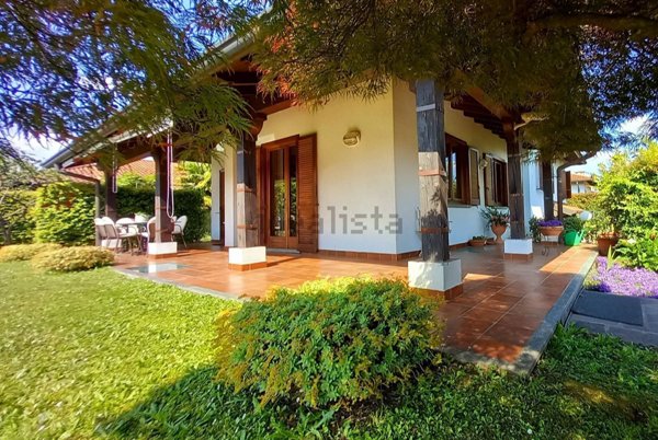 casa indipendente in vendita a Bregnano