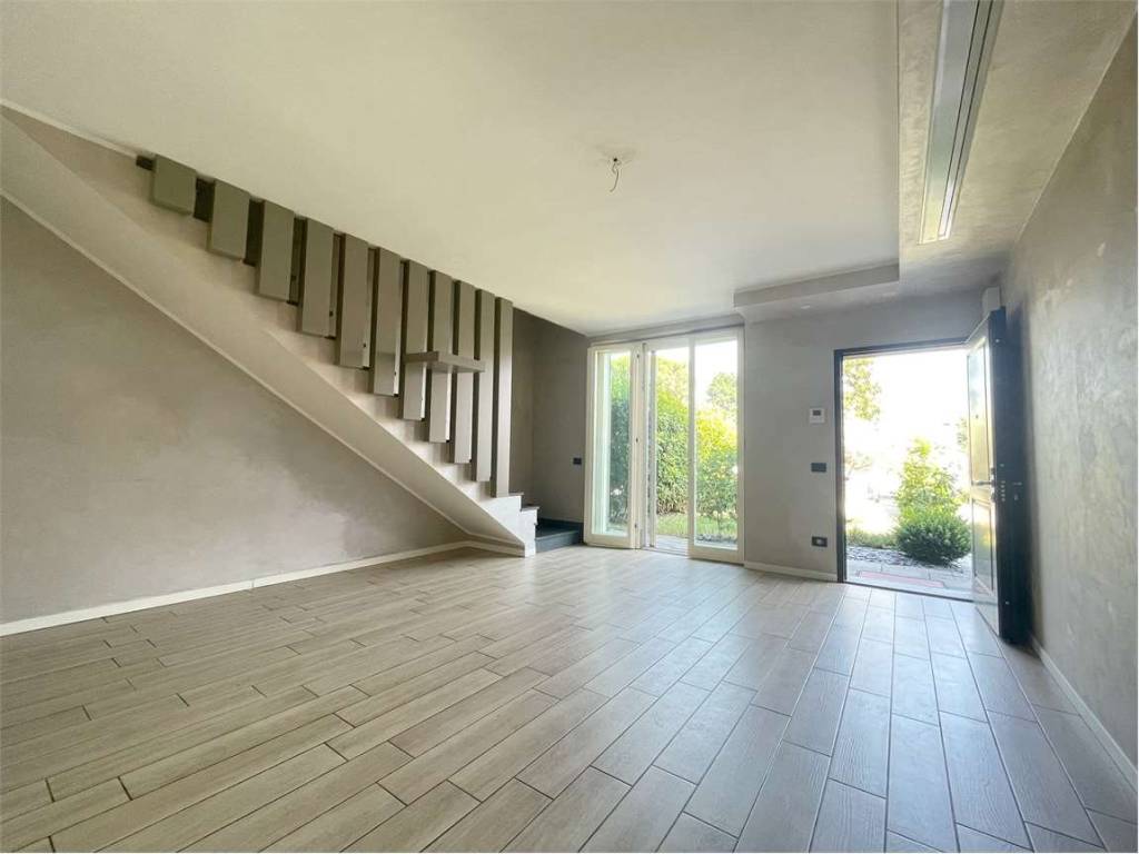 casa indipendente in vendita a Bregnano