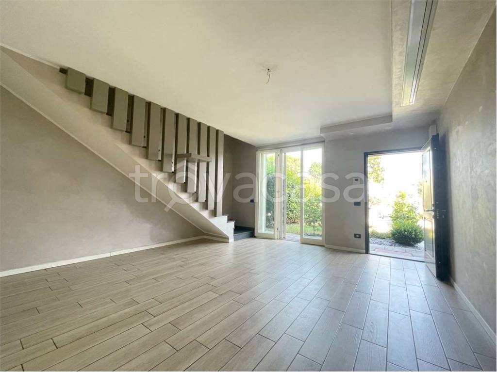 casa indipendente in vendita a Bregnano