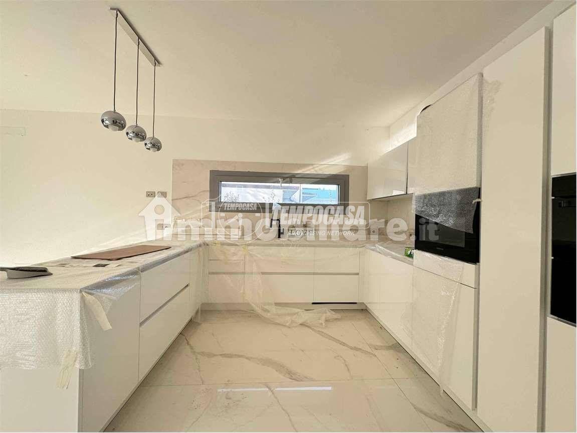 casa indipendente in vendita a Bregnano