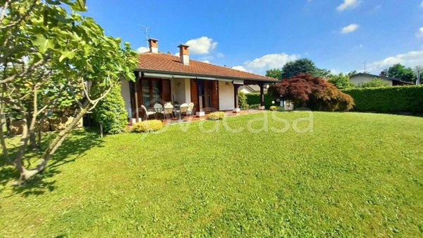 casa indipendente in vendita a Bregnano