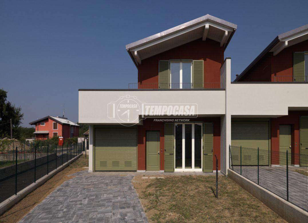 casa indipendente in vendita a Bregnano