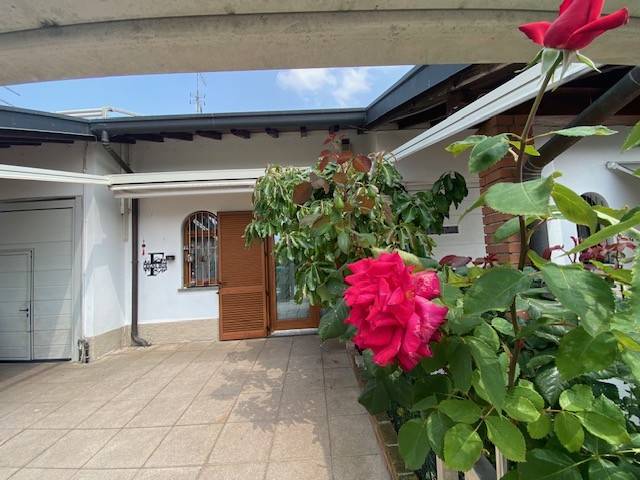 casa indipendente in vendita a Bregnano
