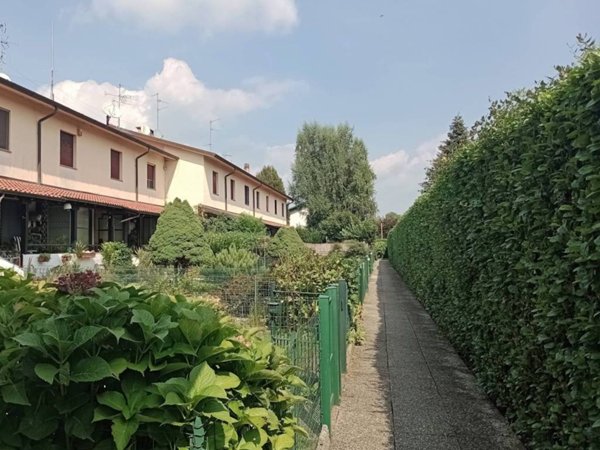 casa indipendente in vendita a Bregnano in zona San Giorgio