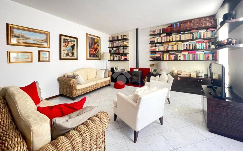 appartamento in vendita a Bregnano