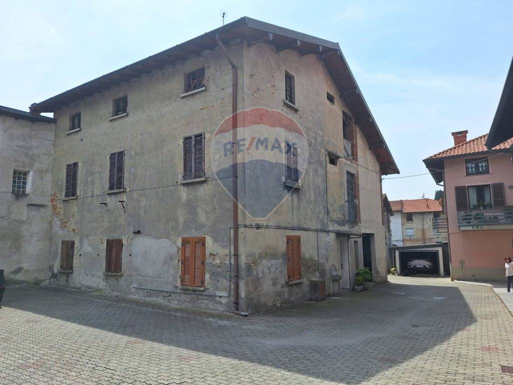 casa indipendente in vendita a Bregnano