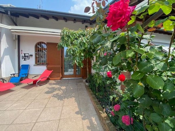 casa indipendente in vendita a Bregnano