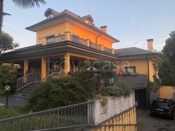 casa indipendente in vendita a Bregnano in zona San Rocco