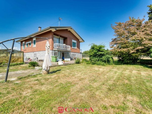 casa indipendente in vendita a Bregnano