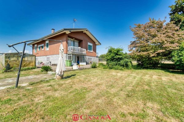casa indipendente in vendita a Bregnano