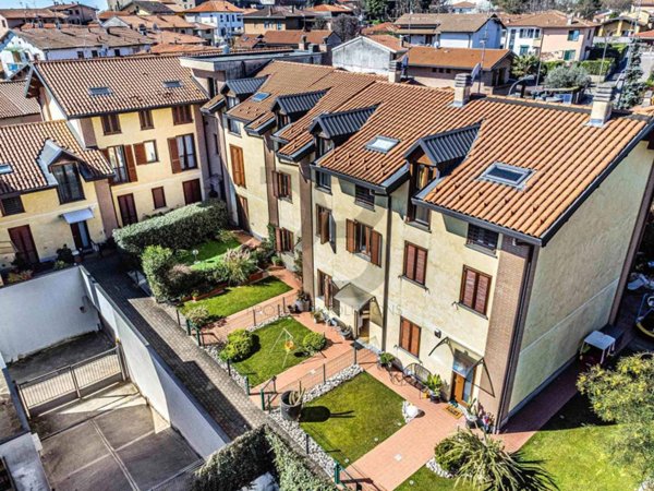 casa indipendente in vendita a Bregnano in zona San Michele