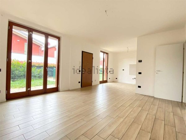 casa indipendente in vendita a Bregnano