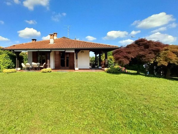 casa indipendente in vendita a Bregnano