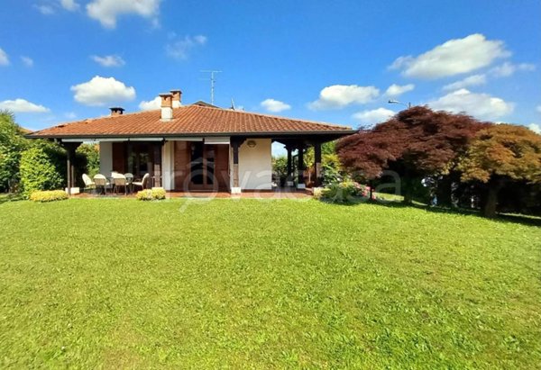 casa indipendente in vendita a Bregnano