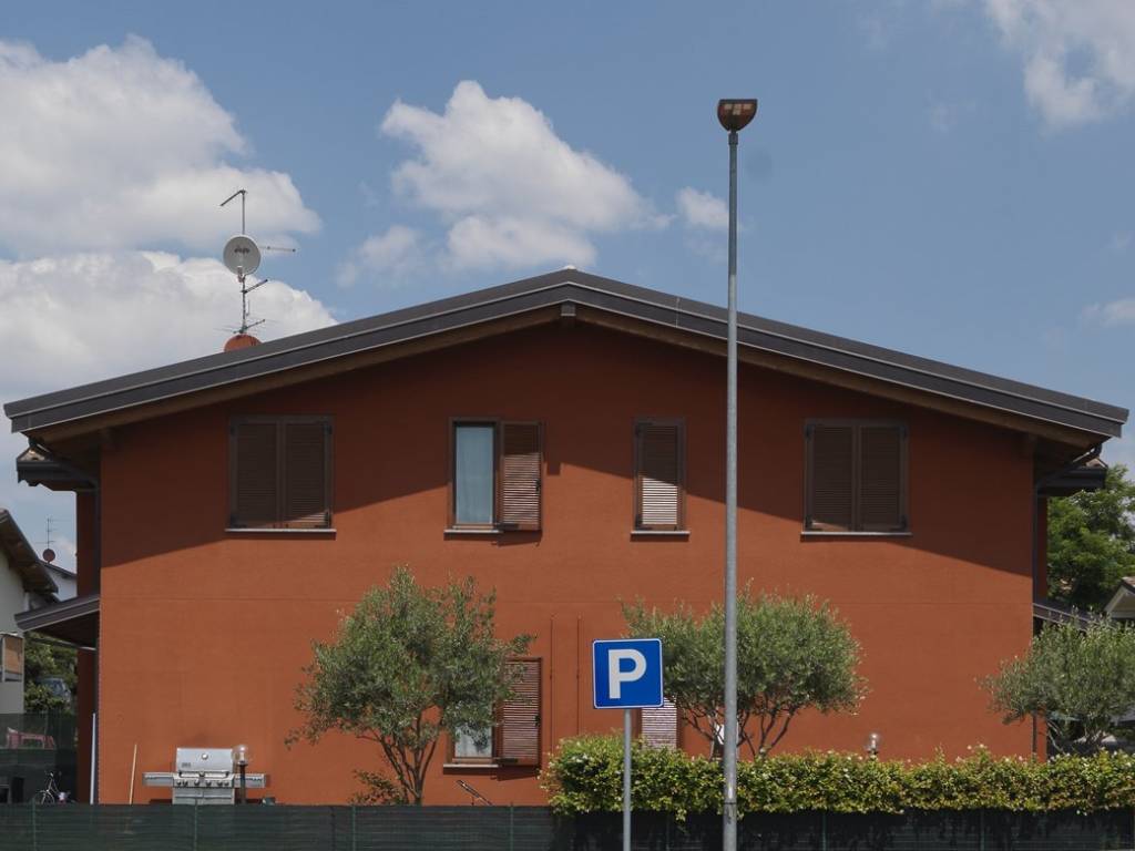 casa indipendente in vendita a Bregnano in zona Puginate