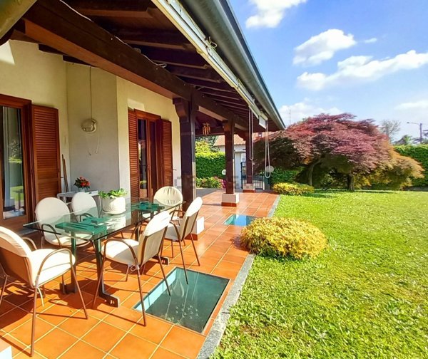 casa indipendente in vendita a Bregnano