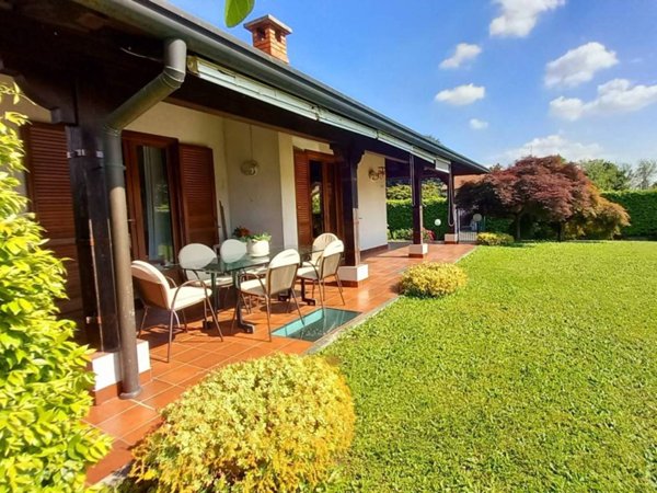 casa indipendente in vendita a Bregnano
